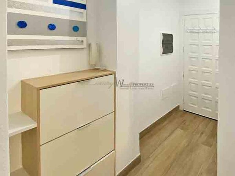 Apartment for Sale in Los Cristianos, Tenerife, España 3