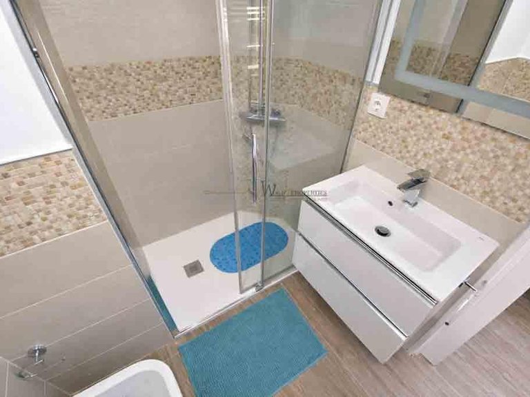 Apartment for Sale in Los Cristianos, Tenerife, España 16