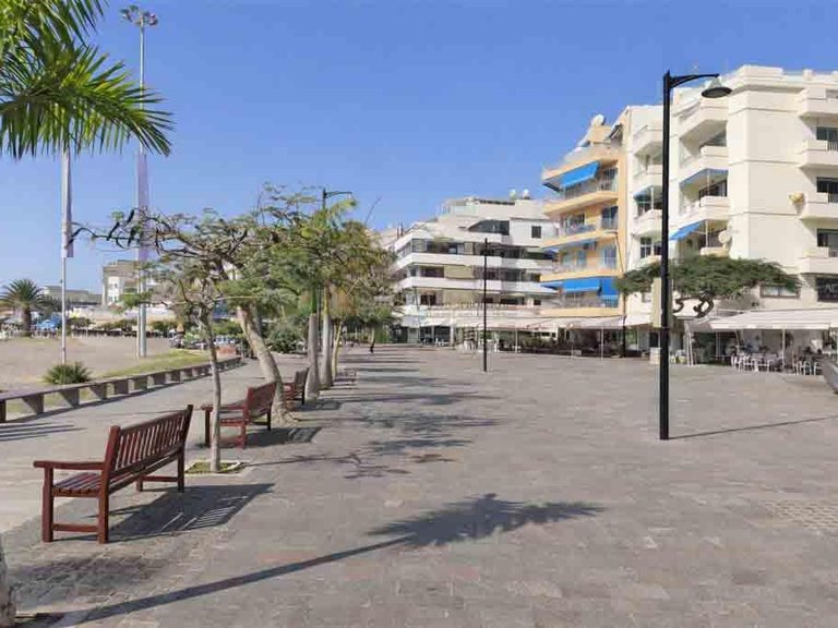 Apartment for Sale in Los Cristianos, Tenerife, España 1
