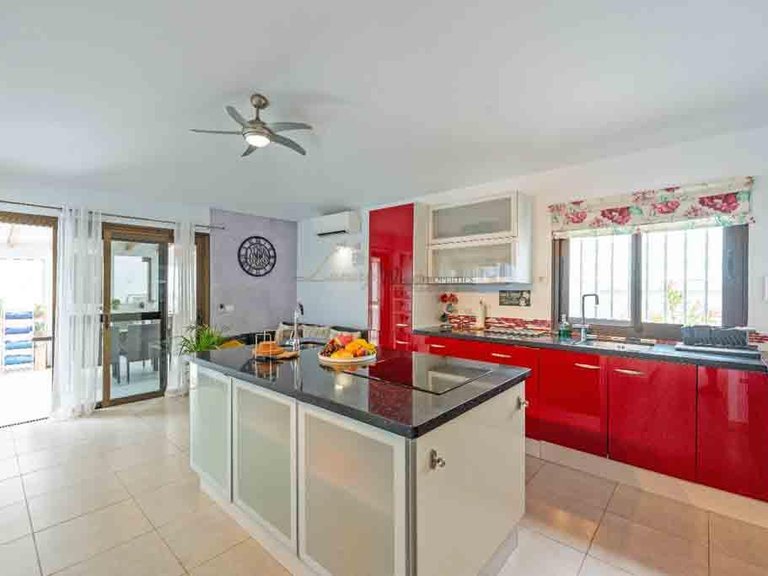 Villa for Sale in Amarilla Golf, Tenerife, España 13