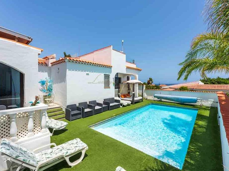 Villa for Sale in Amarilla Golf, Tenerife, España 1