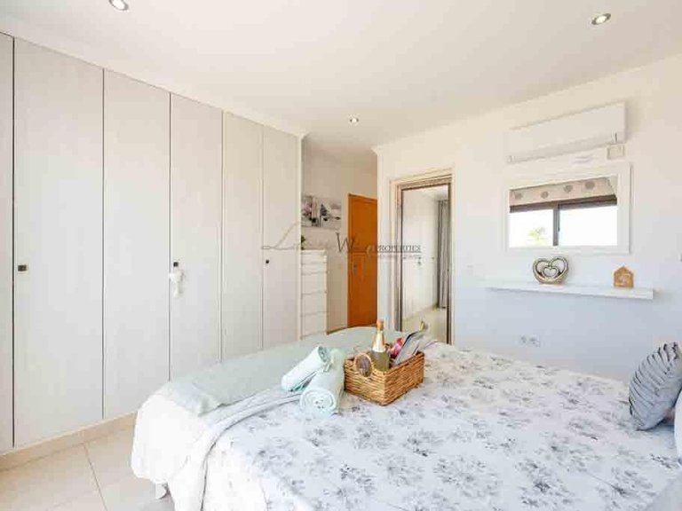 Villa for Sale in Amarilla Golf, Tenerife, España 39