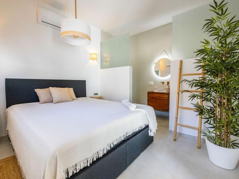 Villa for Sale in Estepona, Malaga 11