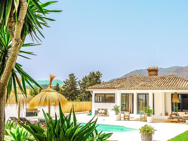 Villa for Sale in Estepona, Malaga 1