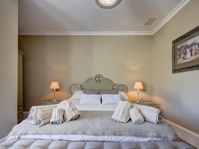 Villa for Sale in Casares, Malaga 11