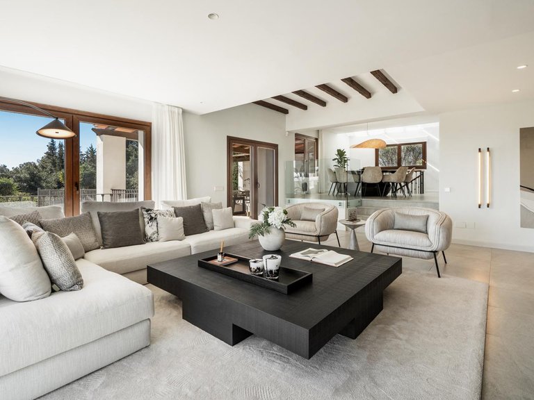 Villa for Sale in Resinera Voladilla, Malaga 4