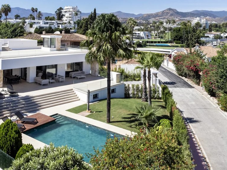 Villa for Sale in Marbella, Malaga 1