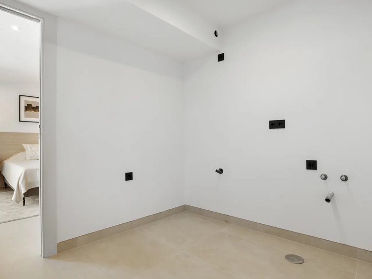 Villa for Sale in Marbella, Malaga 8