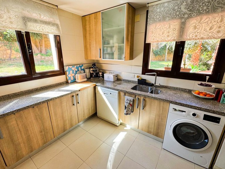 Villa for Sale in Estepona, Malaga 2