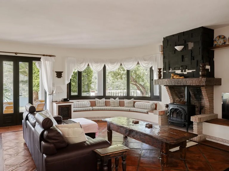 Villa for Sale in Istán, Malaga 5