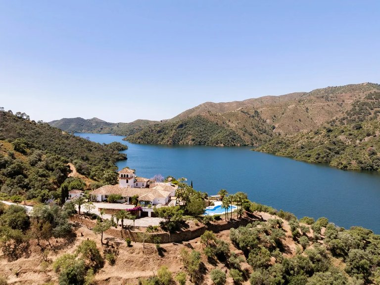 Villa for Sale in Istán, Malaga 37