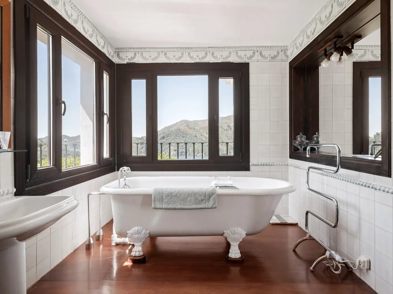 Villa for Sale in Istán, Malaga 25