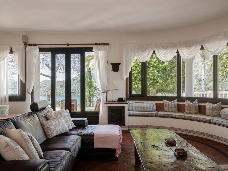 Villa for Sale in Istán, Malaga 3