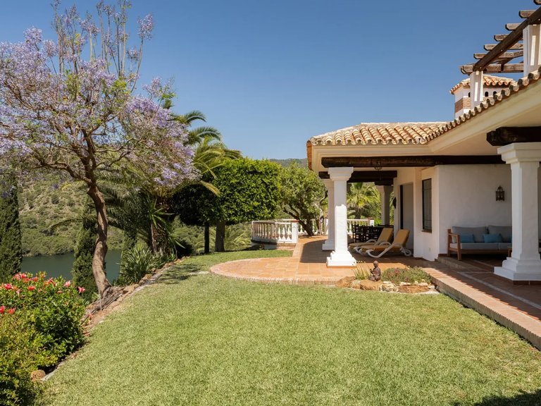Villa for Sale in Istán, Malaga 31