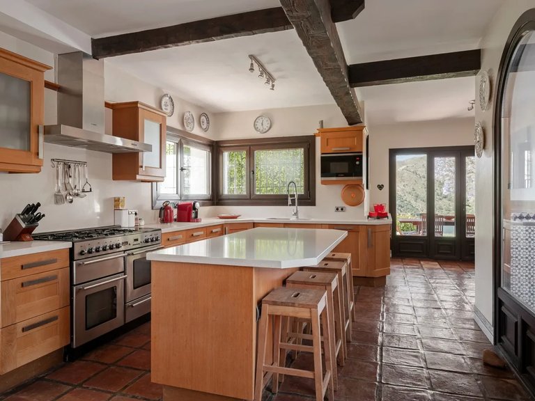 Villa for Sale in Istán, Malaga 9