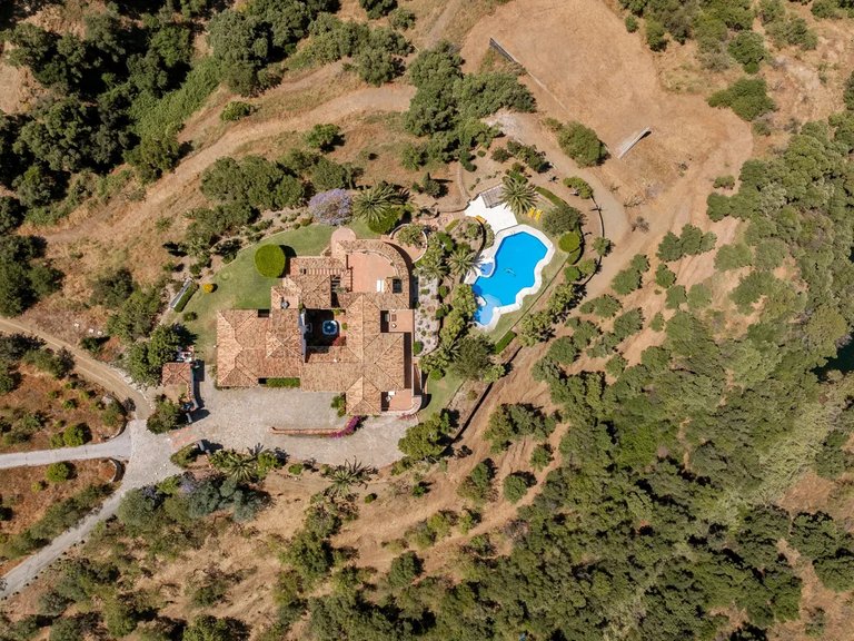 Villa for Sale in Istán, Malaga 38