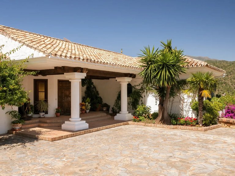 Villa for Sale in Istán, Malaga 29