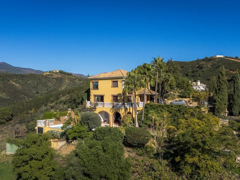 Villa for Sale in Estepona, Malaga 43