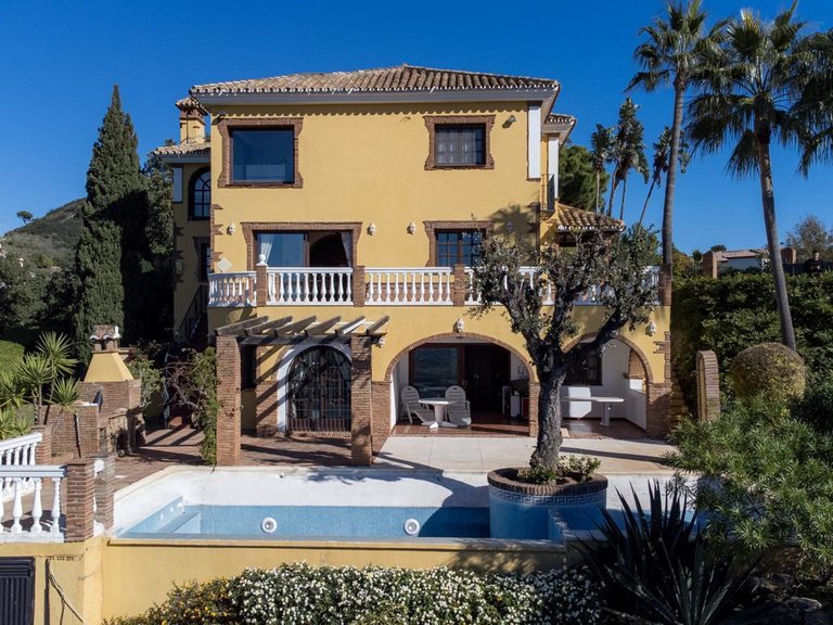 Villa for Sale in Estepona, Malaga 35