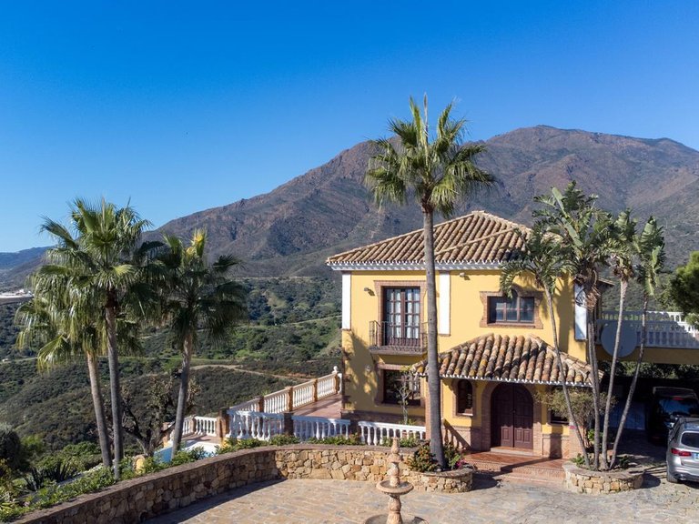 Villa for Sale in Estepona, Malaga 38
