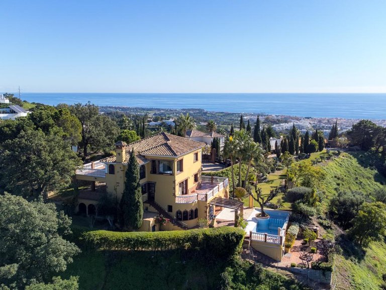 Villa for Sale in Estepona, Malaga 41