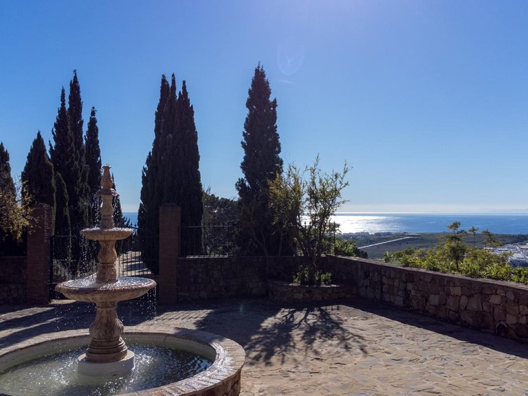 Villa for Sale in Estepona, Malaga 31