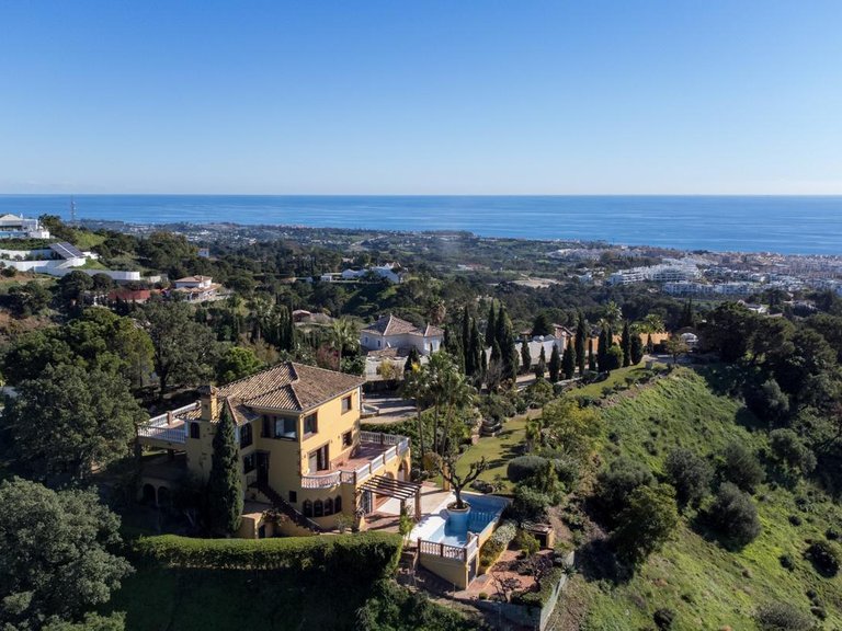 Villa for Sale in Estepona, Malaga 1
