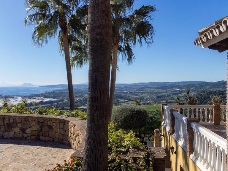 Villa for Sale in Estepona, Malaga 30