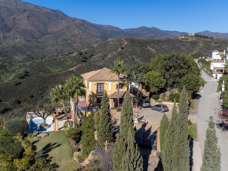 Villa for Sale in Estepona, Malaga 40