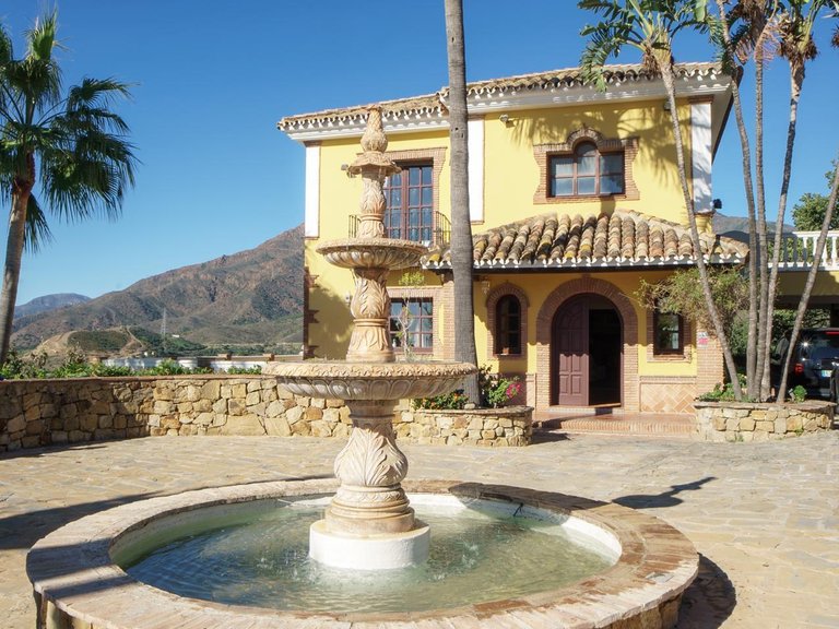 Villa for Sale in Estepona, Malaga 34