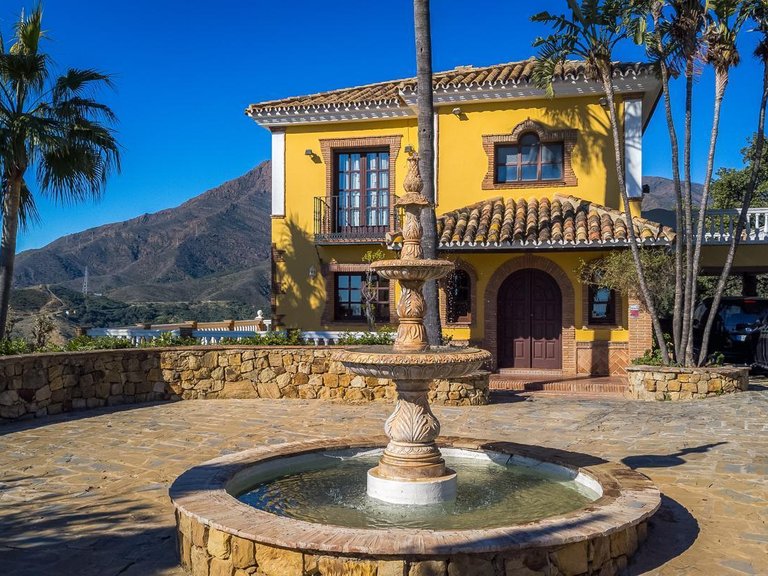 Villa for Sale in Estepona, Malaga 36
