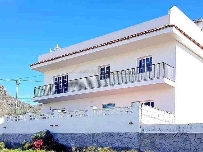 Villa for Sale in Buzanada, Tenerife, España 2
