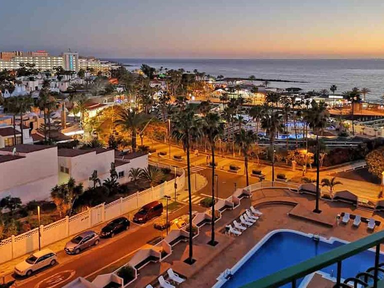 Apartment for Sale in Playa De Las Américas, Tenerife, España 11