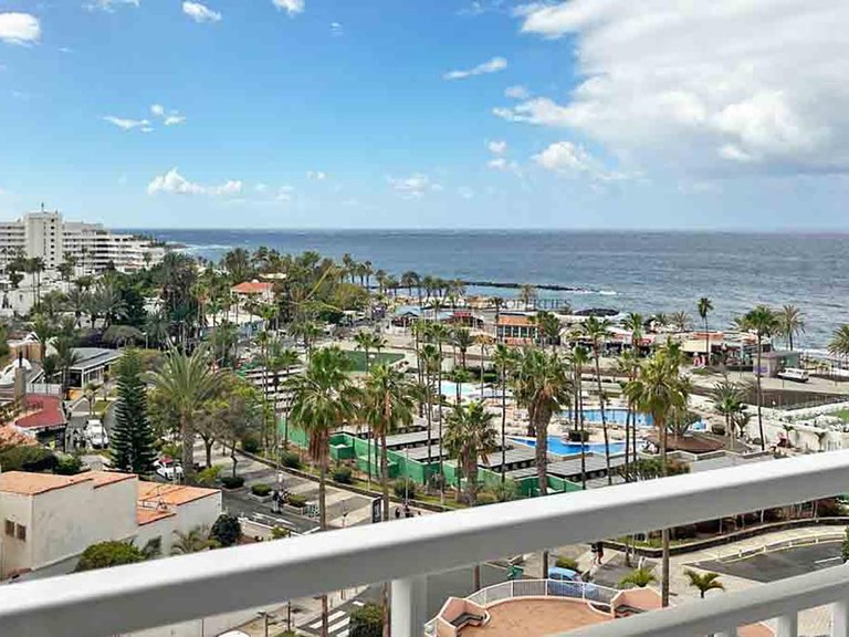 Apartment for Sale in Playa De Las Américas, Tenerife, España 1