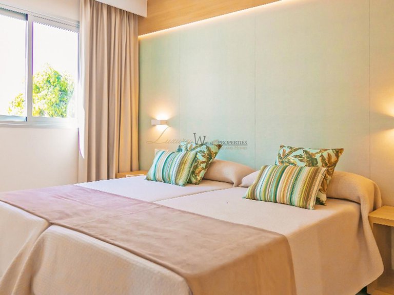 Apartment for Sale in Los Cristianos, Tenerife, España 5