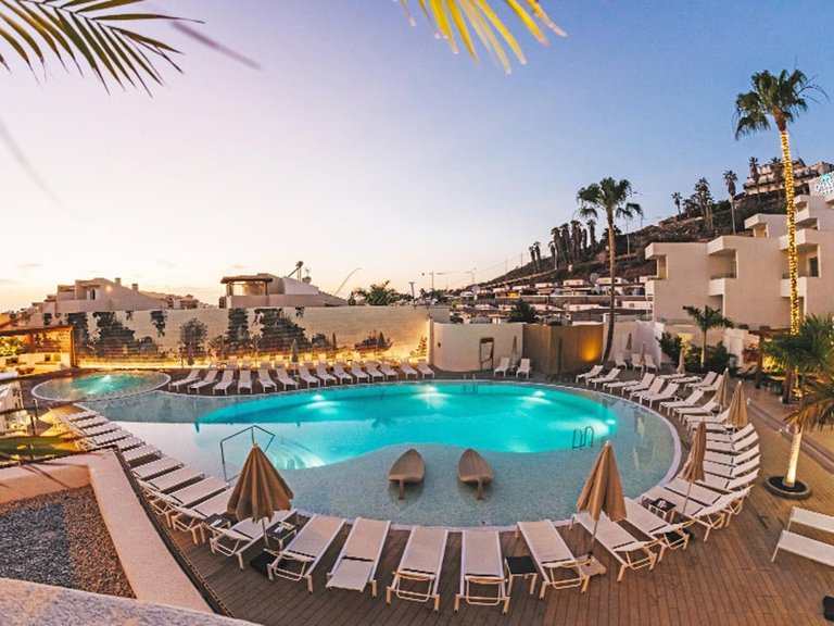 Apartment for Sale in Los Cristianos, Tenerife, España 1