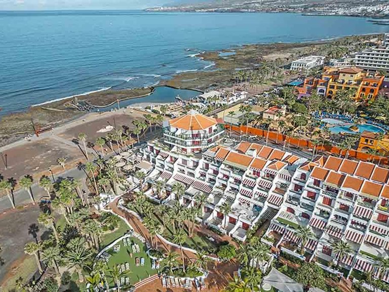 Apartment for Sale in Playa De Las Americas, Tenerife, España 17