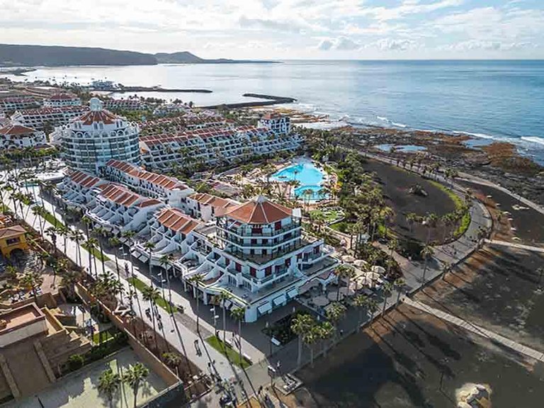Apartment for Sale in Playa De Las Americas, Tenerife, España 12