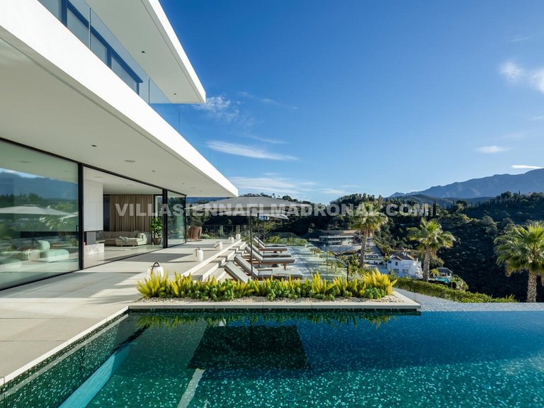 Villa for Sale in El Madroñal, Malaga 11