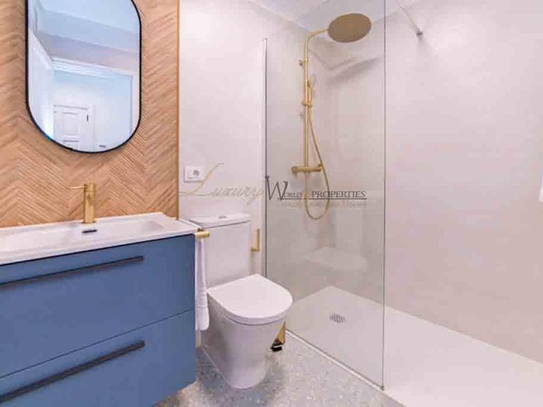 Apartment for Sale in El Medano, Tenerife, España 12