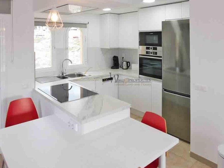 Apartment for Sale in La Caleta, Tenerife, España 8