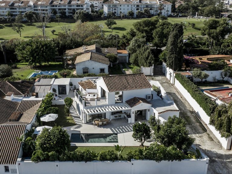 Villa for Sale in San Pedro Alcántara, Malaga 1