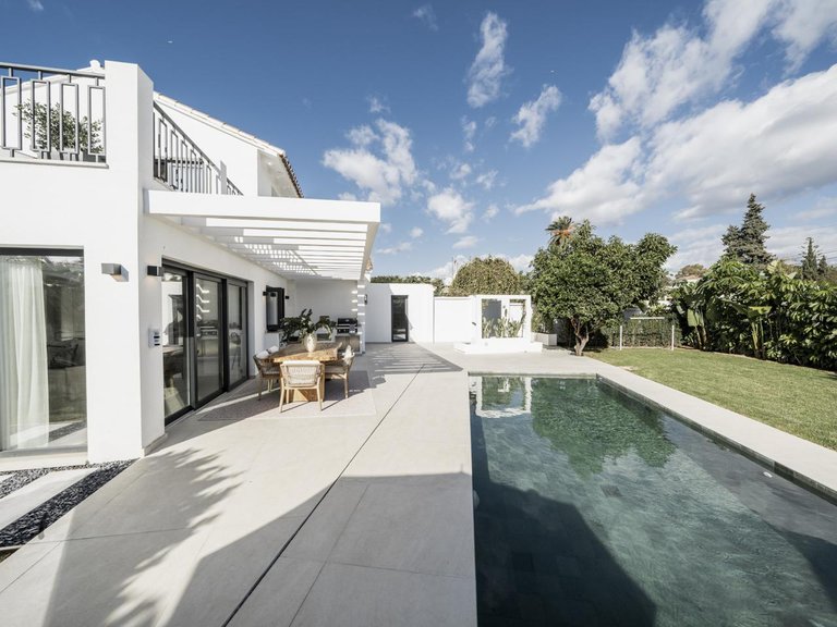 Villa for Sale in San Pedro Alcántara, Malaga 2