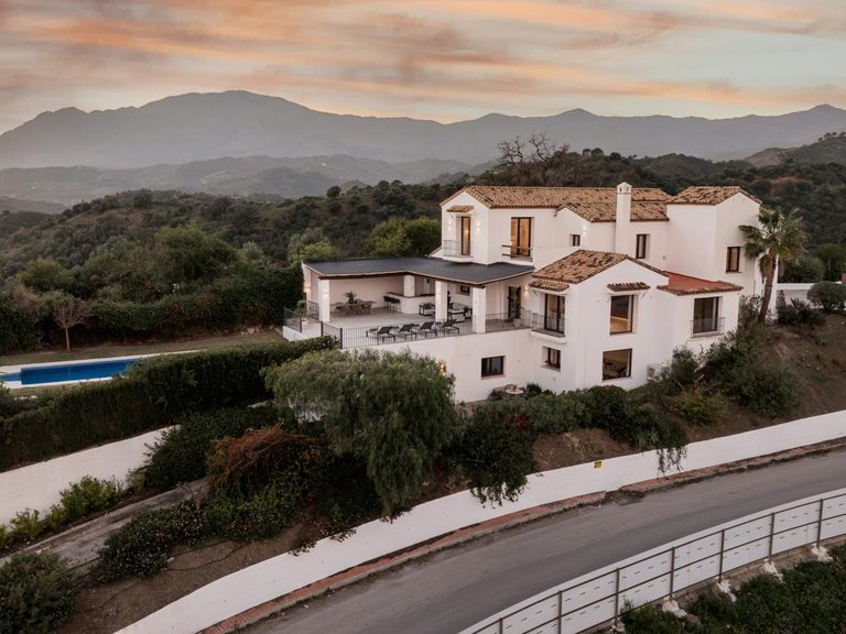 Villa for Sale in Estepona, Malaga 39