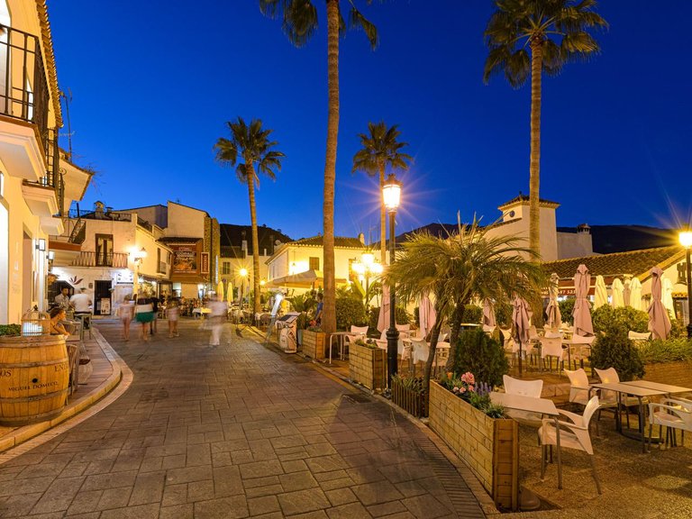 Apartment for Sale in Benahavís, Malaga 3