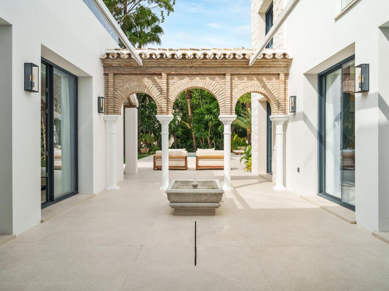 Villa for Sale in Marbella, Malaga 9