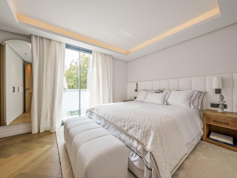Villa for Sale in Marbella, Malaga 16