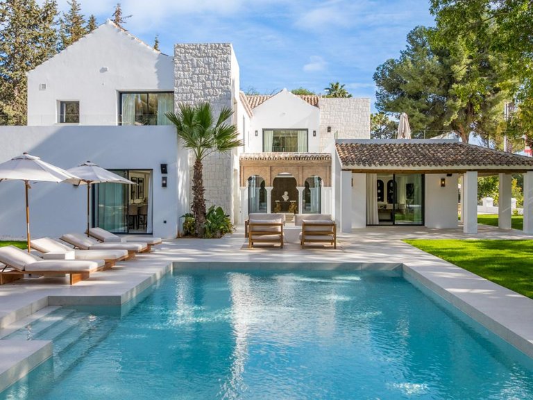 Villa for Sale in Marbella, Malaga 1