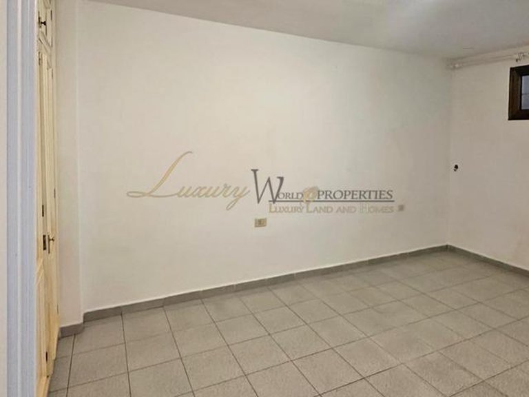 Apartment for Sale in Los Cristianos, Tenerife, España 6