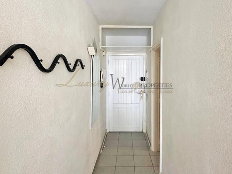 Apartment for Sale in Los Cristianos, Tenerife, España 9